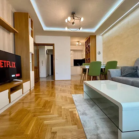 Apartment Modern Elegant W Free Parking *